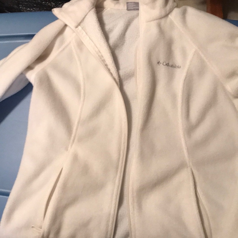White Columbia Coat w side zipper pockets